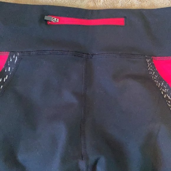 Fabletics Black Knee Length Back Zip Pocket Pattern Detail Active Leggings Small - Picture 8 of 9